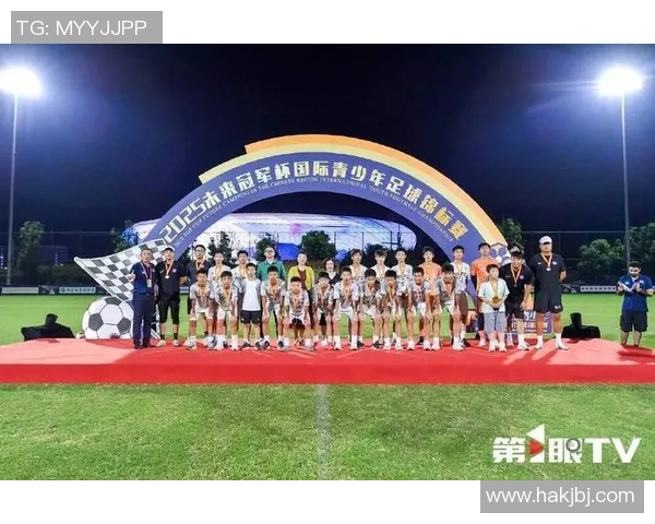 重庆足球队在邀请赛中的拼搏历程与荣耀时刻回顾 重庆足球队在邀请赛中的拼搏历程与荣耀时刻回顾