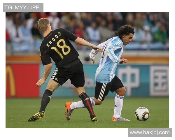 弗伦茨与萨迪纳摩的激烈对决揭示足球战术的博弈与魅力