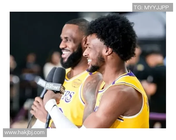 詹姆斯父子同台倒计时布朗尼正式宣布参加NBA选秀之旅